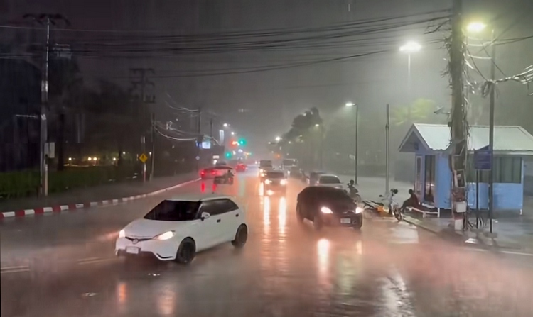 Bangkok and the East Thailand face heavy rain and flood risks through September 27